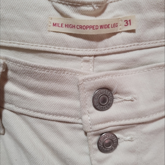 Levis - Picture 2 of 3